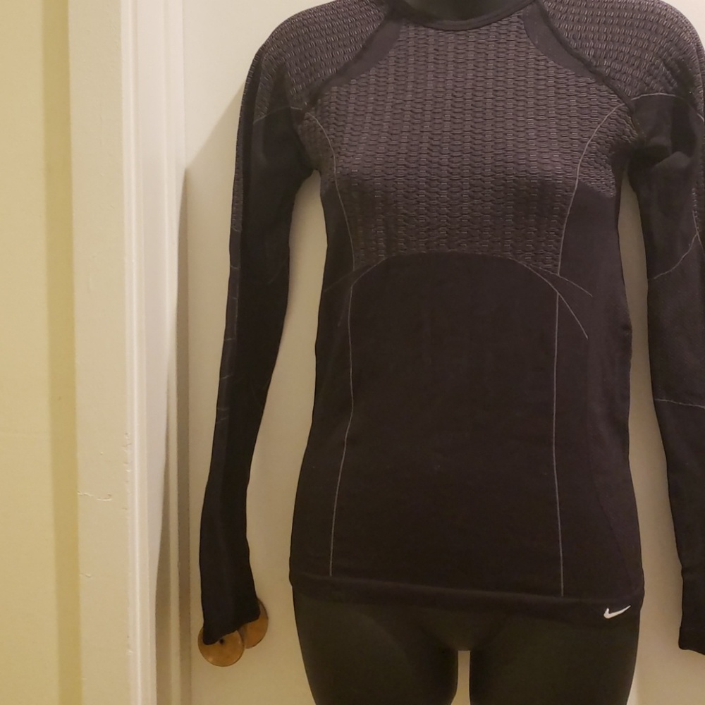Nike sphere dry ls top sm/PM. EUC